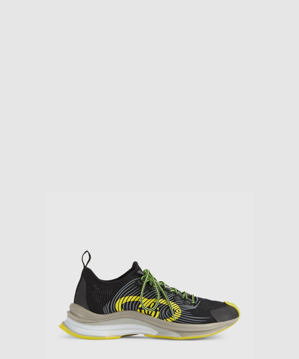 구찌 런 스니커즈 674157