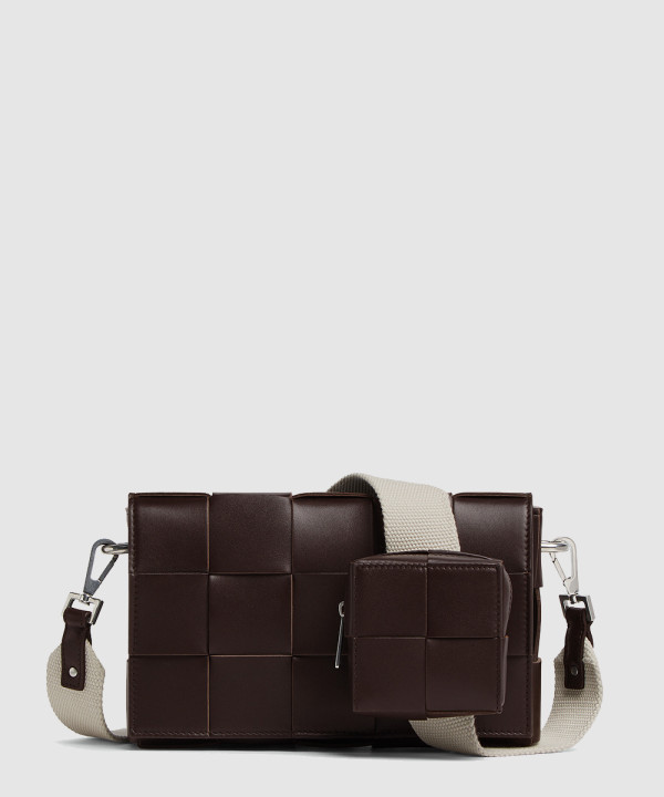 보테가베네타 다양하게 활용할 수 있는 스트랩을 갖춘 카세트 741777