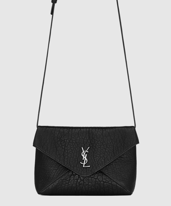 생로랑 램스킨 소재의 CASSANDRE 엔벨로프 메신저백 801490