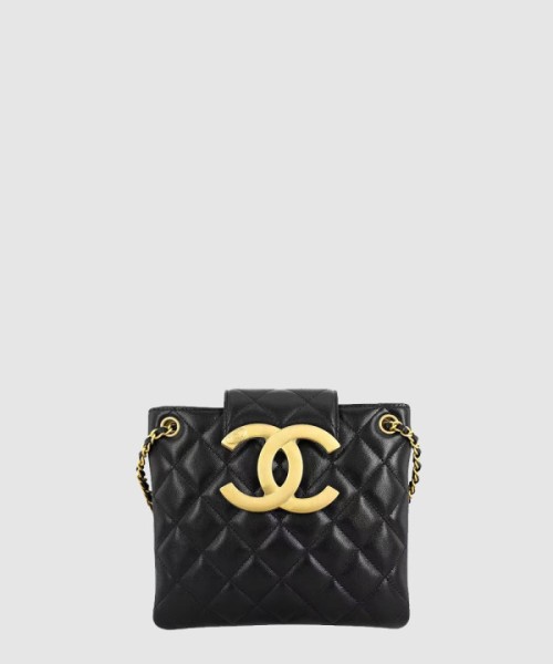 샤넬 자이언트 CC로고 숄더백 AS4596