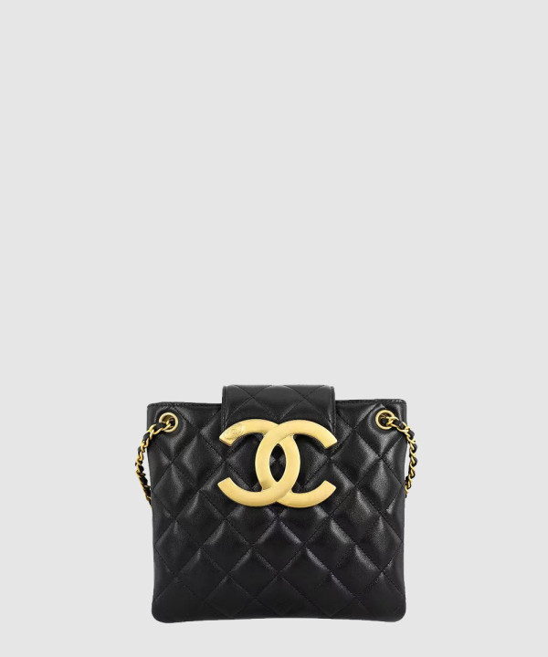 샤넬 자이언트 CC로고 숄더백 AS4596