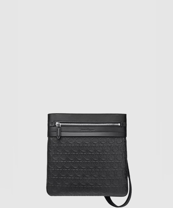 페레가모 간비니 엠보 패턴 크로스백 24A426