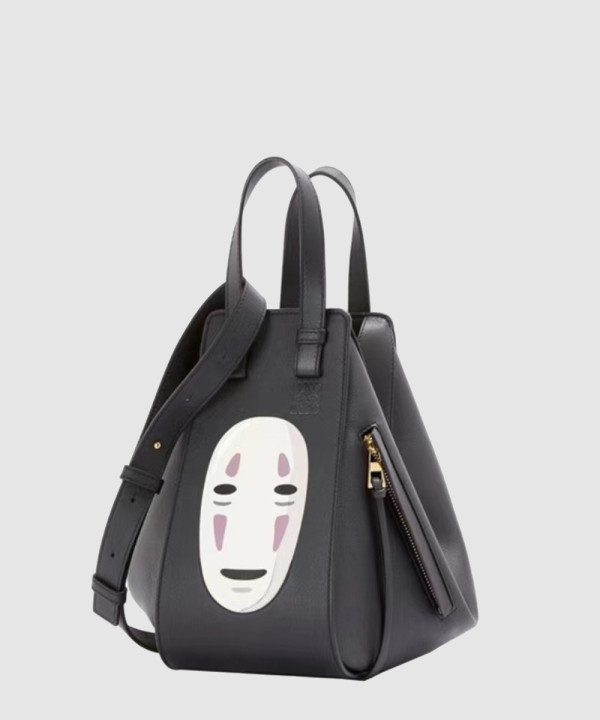 로에베 새틴 카프스킨 소재의 해먹 컴팩트 백