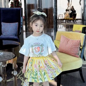 펜디 키즈 반팔 티셔츠 스커트 셋업