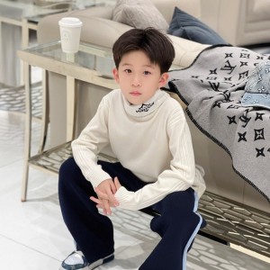 루이비통 키즈 로고 목폴라 3컬러