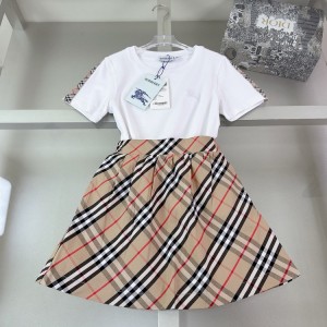 버버리 키즈 반팔 티셔츠 스커트 셋업 2컬러