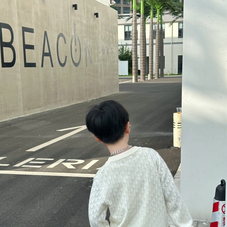 디올 키즈 라운드 니트