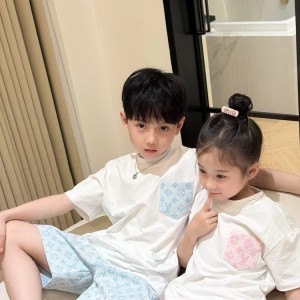 루이비통 키즈 반팔 티셔츠 팬츠 셋업