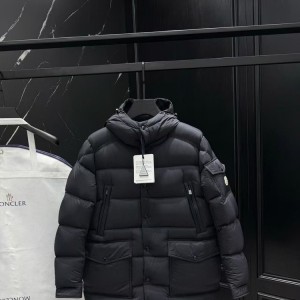 몽클레어 맨즈 브르타뉴 후드 패딩