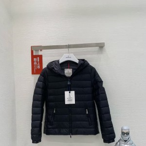 몽클레어 경량 패딩