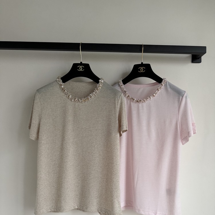 샤넬 넥포인트 티셔츠 2컬러