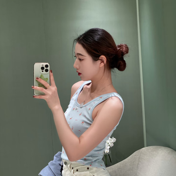 [고퀄] 프라다 프린팅 나시 민소매