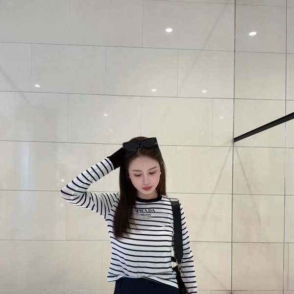 [고퀄]프라다 스트라이프 긴팔 티셔츠
