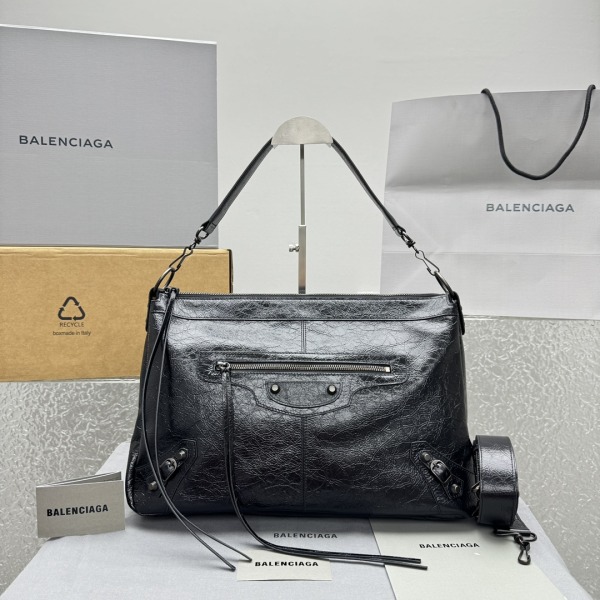 발렌시아가 르 시티 모토 미디엄 블랙 8461862AB9J1000