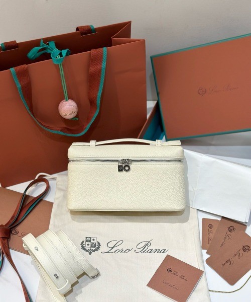 로로피아나 엑스트라 포켓 L19 은장 (라이트 트래버틴)