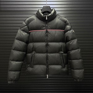 몽클레르 MONCLER 숏 기장 아웃도어 캐주얼 남성 스탠드칼라 오리털 패딩 점퍼