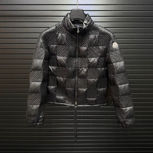 몽클레르 MONCLER 신상 숏 기장의 개성 있는 스탠드 칼라 여성용 경량 패딩 재킷