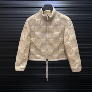 몽클레르 MONCLER 신상 숏 기장의 개성 있는 스탠드 칼라 여성용 경량 패딩 재킷