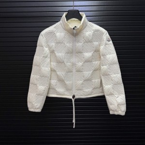 몽클레르 MONCLER 신상 숏 기장의 개성 있는 스탠드 칼라 여성용 경량 패딩 재킷