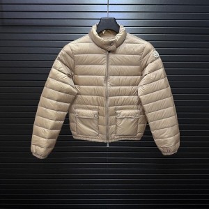 몽클레르 MONCLER 심플하고 단정한 보온 숏 기장 스탠드칼라 여성용 패딩 재킷