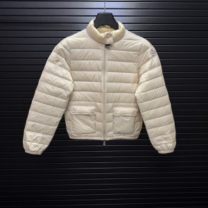 몽클레르 MONCLER 심플하고 단정한 보온 숏 기장 스탠드칼라 여성용 패딩 재킷