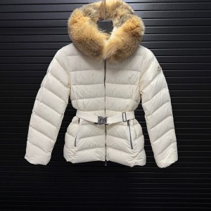 몽클레르 MONCLER 허리를 잡아 주고 날씬해 보이는 모피 칼라 후드 여성용 패딩 재킷