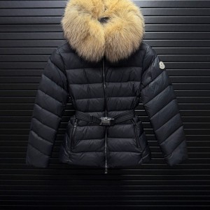 몽클레르 MONCLER 허리를 잡아 주고 날씬해 보이는 모피 칼라 후드 여성용 패딩 재킷