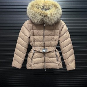 몽클레르 MONCLER 허리를 잡아 주고 날씬해 보이는 모피 칼라 후드 여성용 패딩 재킷