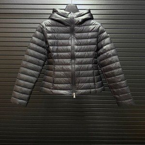 몽클레르 MONCLER 트렌디한 허리 라인 강조·슬림해 보이는 후드 여성 패딩 재킷