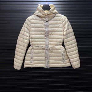 몽클레르 MONCLER 후드형 허리 라인 슬림 가벼운 여성용 패딩 재킷